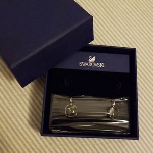 NWOT Swarovski silvertone square drop earrings